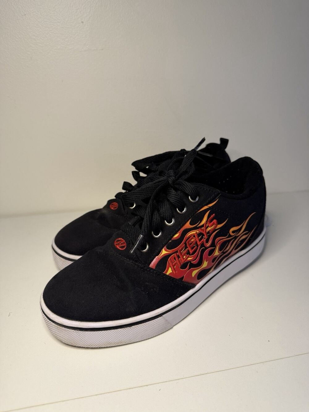 Heelys Flame Skate PRO 20 Shoes Youth Sz 6 Black Red Skate Wheel Sneaker EUC